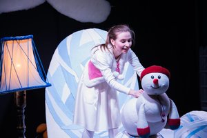 Новогодняя Ёлка со спектаклем "Котёнок на снегу"