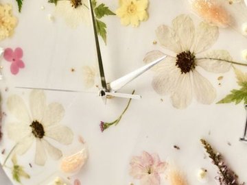 Часы с сухоцветами