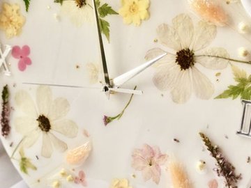 Часы с сухоцветами