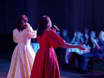 Песни нашего века. Концерт за столиками