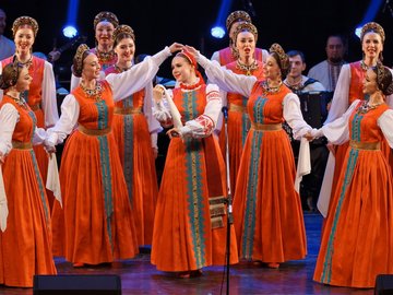 Уральский народный хор. Под окном черёмуха...