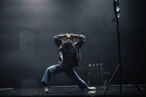 Бумажный змей, Зримая тьма