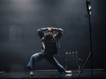 Бумажный змей, Зримая тьма