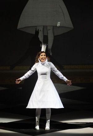 Алиса в Зазеркалье