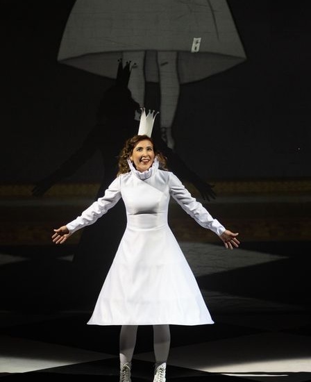 Алиса в Зазеркалье