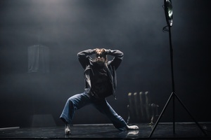 Бумажный змей, Зримая тьма