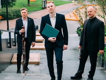 Из дальних странствий возвратясь...