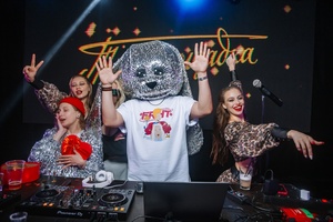 Танцплощадка — дискотека 80–90-х