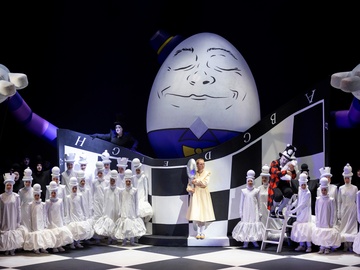 Алиса в Зазеркалье