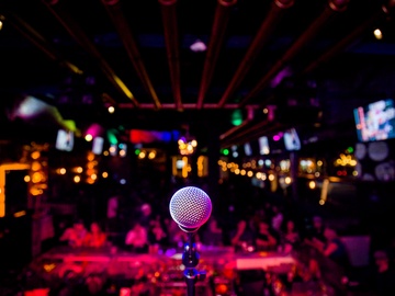 Два крутых комика