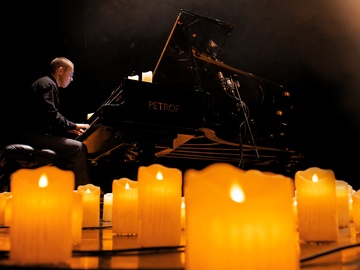 Людовико Эйнауди: неоклассика при свечах