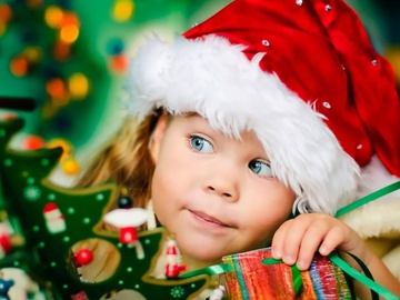 Фейерверк в новогоднем лесу