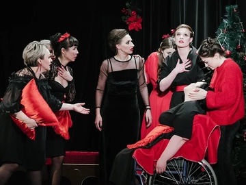 8 любящих женщин