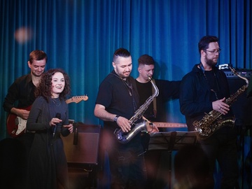 Елизавета Дюдяева и Roli Band. Джаз, проверенный временем: певица Нина Симон