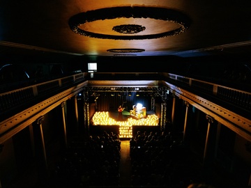 Орган при свечах