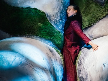 Девушка с фарфоровыми глазами