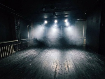 Одной ногой здесь, другой там