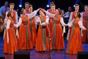 Уральский народный хор. Под окном черёмуха...