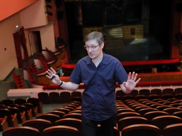 Кулисы зовут