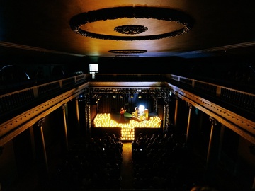 Орган при свечах