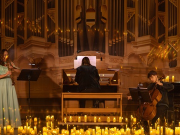 Орган при свечах