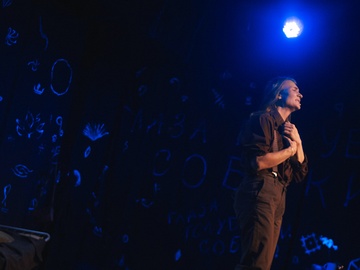 Глаза голубой собаки