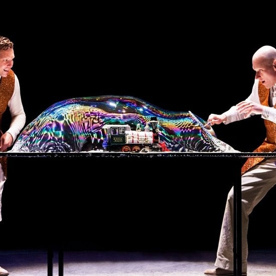 Испанский театр мыльных пузырей CLINC (Порт-Авентура)