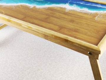 Столик для завтрака. Море