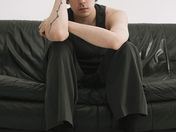 тима ищет свет