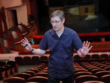 Кулисы зовут