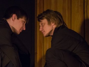 Между небом и землёй жаворонок вьётся