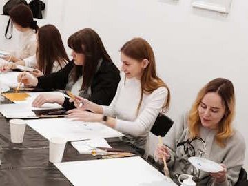 Интерьерная живопись с золотой поталью