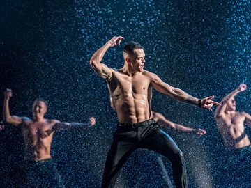 Шоу под дождём I. Между мной и тобой