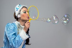 Новогоднее шоу мыльных пузырей со Снегурочкой